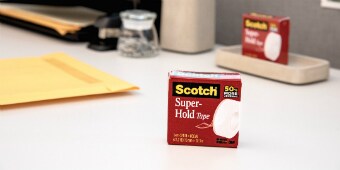 Fest bobleplast med Scotch® Super-Hold Tape
