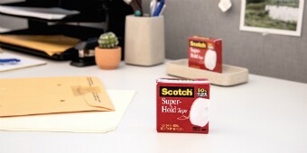 Personaliser utstyret ditt med Scotch® Super-Hold Tape
